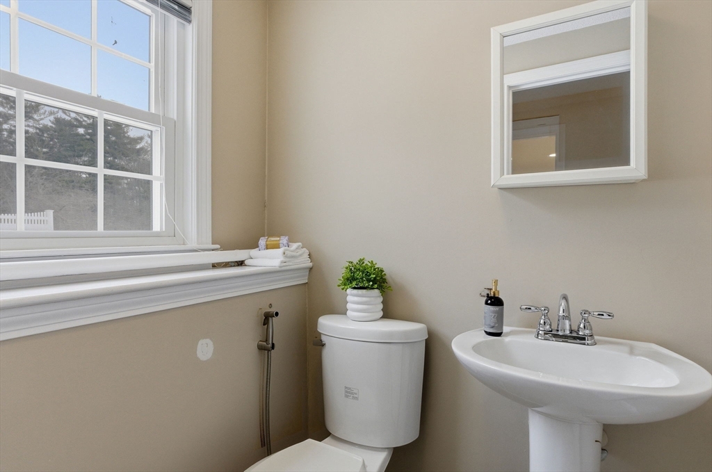 15 Belmont Road Wakefield, MA 01880 - Photo 31 of 40