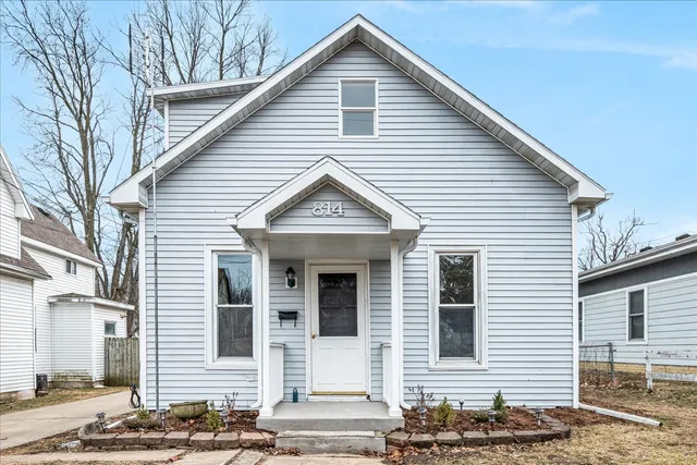 $180,000 | 814 West Mill Street, Bloomington, IL 61701