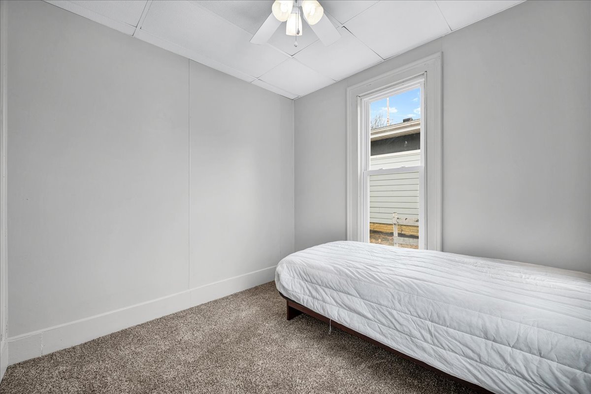 814 West Mill Street Bloomington, IL 61701 - Photo 15 of 35