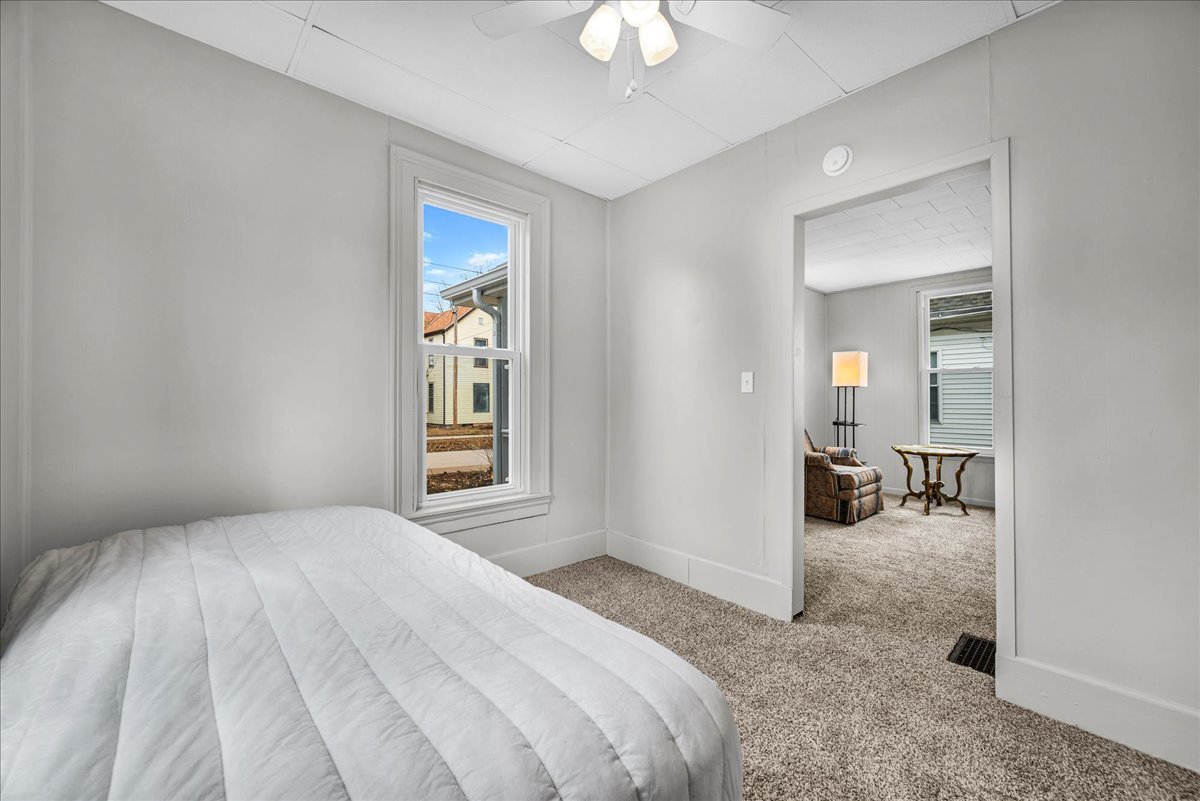 814 West Mill Street Bloomington, IL 61701 - Photo 16 of 35