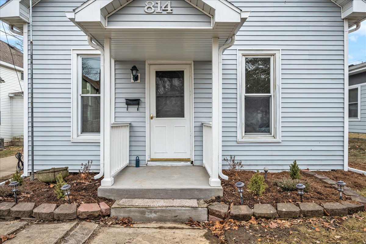 814 West Mill Street Bloomington, IL 61701 - Photo 2 of 35
