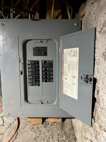 $185,000 | 814 West Mill Street, Bloomington, IL 61701