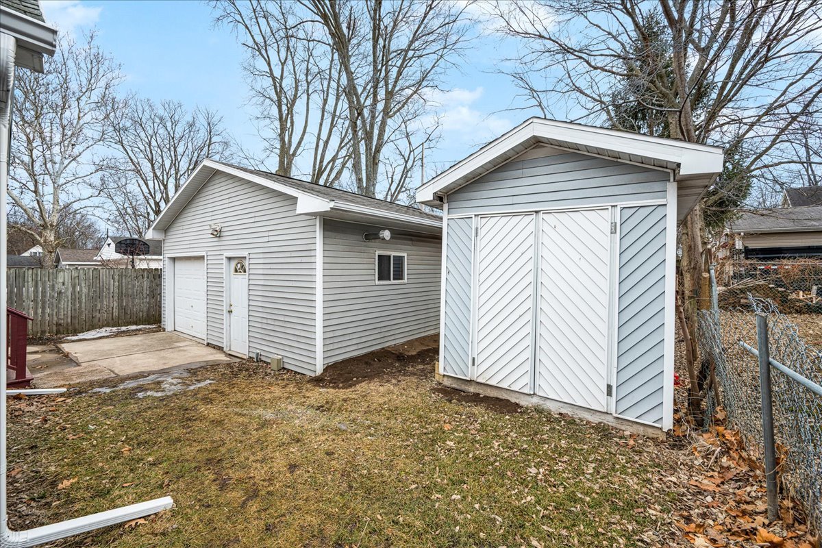 814 West Mill Street Bloomington, IL 61701 - Photo 31 of 35