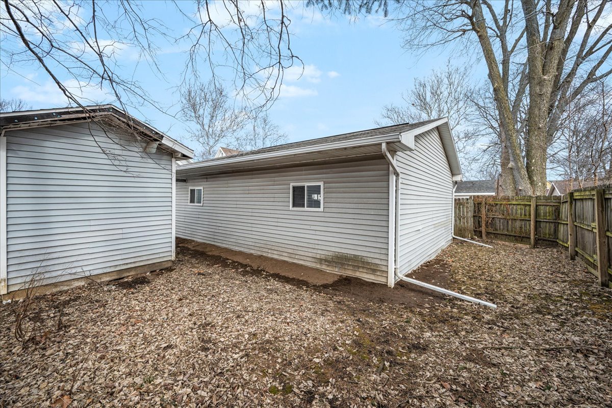 814 West Mill Street Bloomington, IL 61701 - Photo 32 of 35