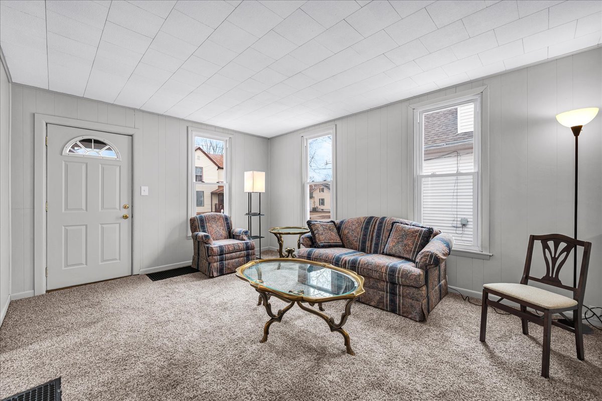 814 West Mill Street Bloomington, IL 61701 - Photo 4 of 35