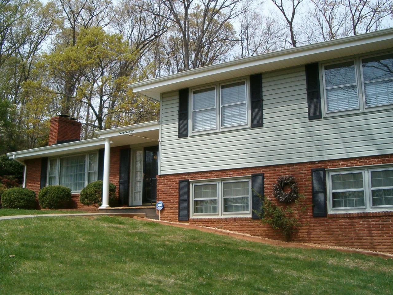 2501 Inglewood Road Southwest Roanoke, VA 24015 - Photo 1 of 14 Front