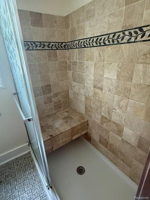 970 Champaign Road Lincoln Park, MI 48146 - Photo 5 of 28 Full bath with a tile shower and baseboards