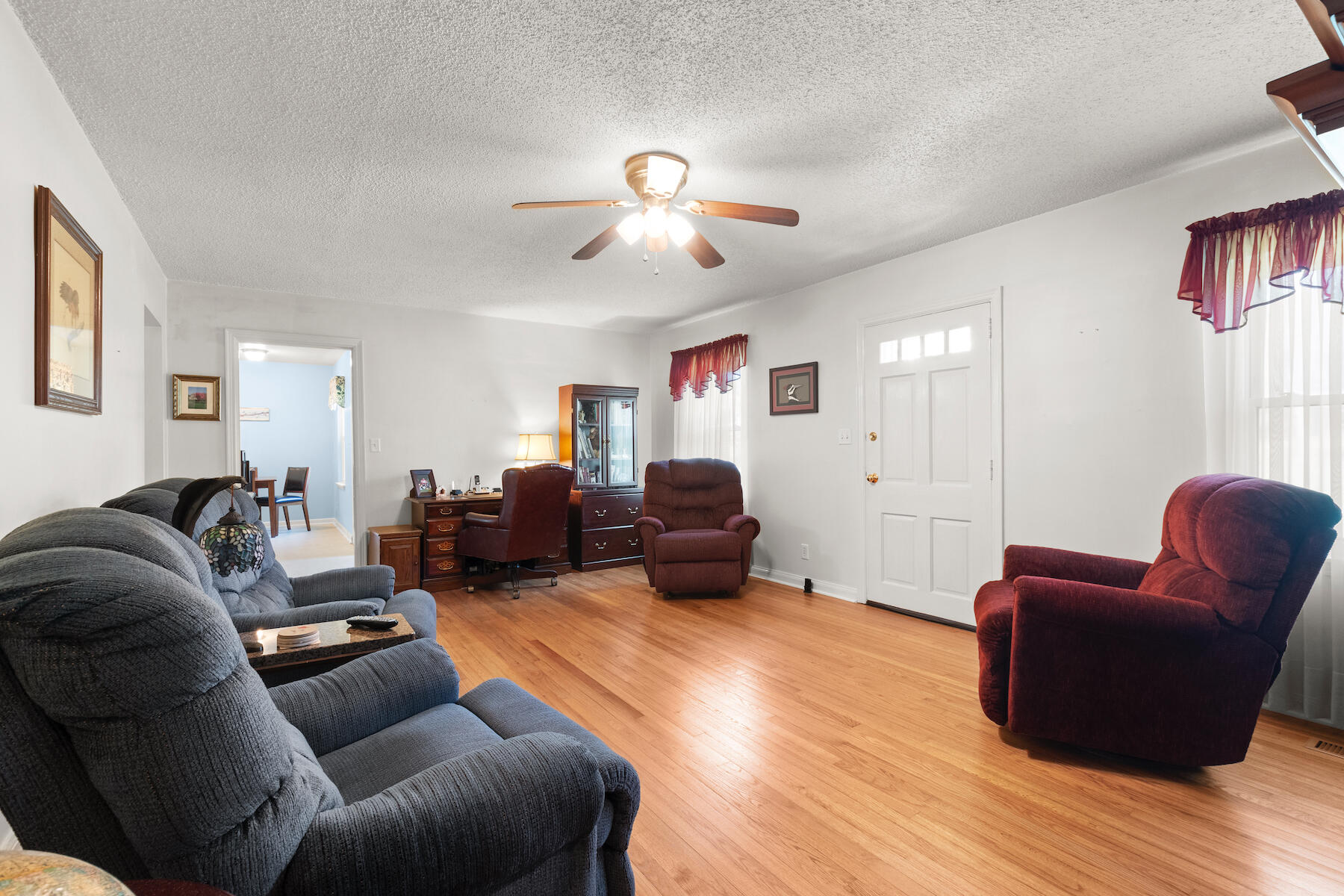 306 Bass Road Chattanooga, TN 37421 - Photo 3 of 32 Living Room