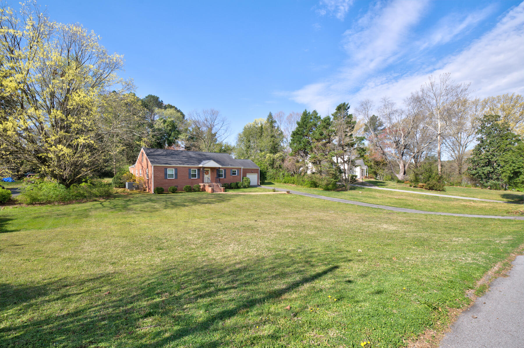 306 Bass Road Chattanooga, TN 37421 - Photo 31 of 32 Large Front Yard