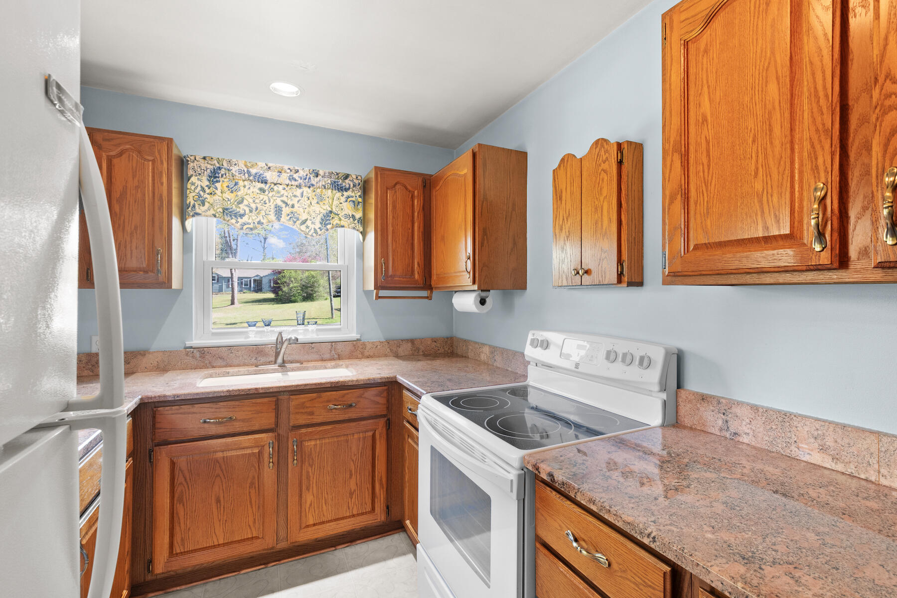 306 Bass Road Chattanooga, TN 37421 - Photo 7 of 32 Kitchen