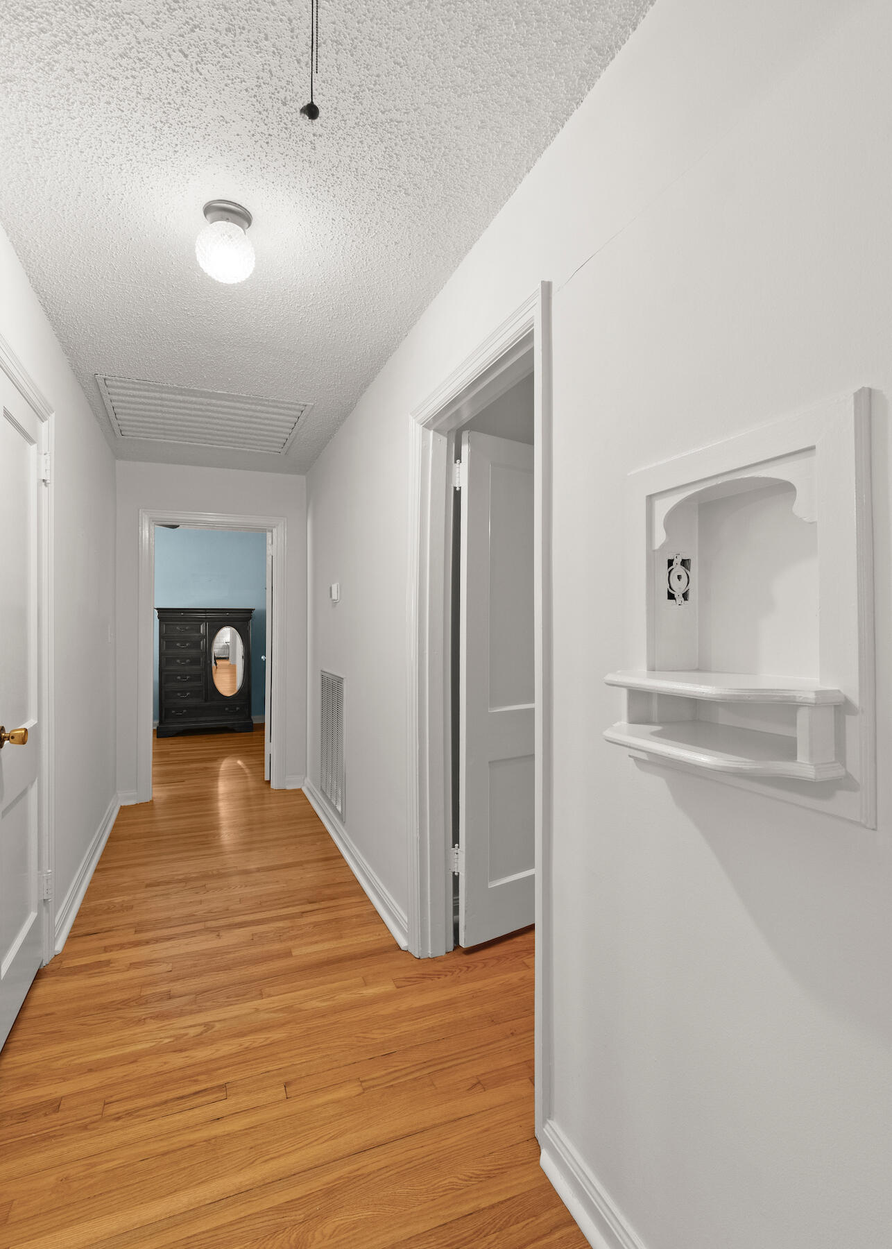 306 Bass Road Chattanooga, TN 37421 - Photo 10 of 32 Hallway with Original Phone Conn