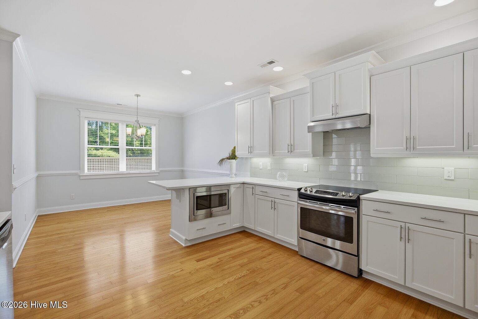 23 Stonegate Circle Hampstead, NC 28443 - Photo 12 of 69 Eat-in kitchen or breakfast room. New Quartz counters with ample countertop space to place bar stools for extra seating.