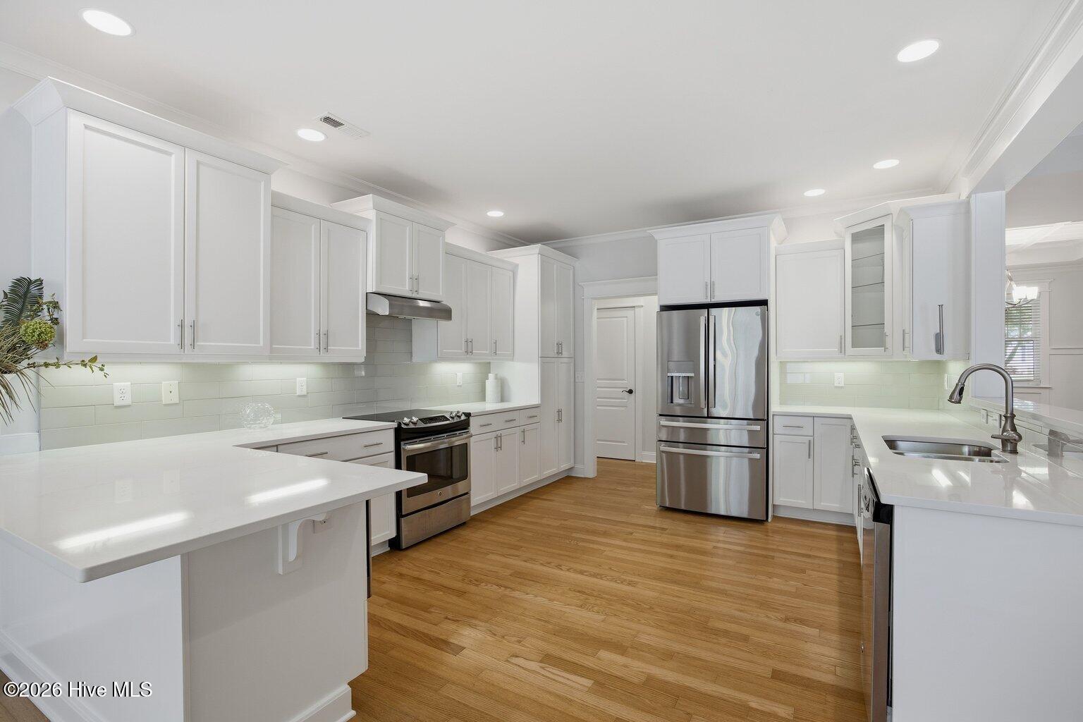 23 Stonegate Circle Hampstead, NC 28443 - Photo 5 of 69 New Quartz Counters, Chef's Kitchen, new refrigerator. Open to the family room and breakfast room