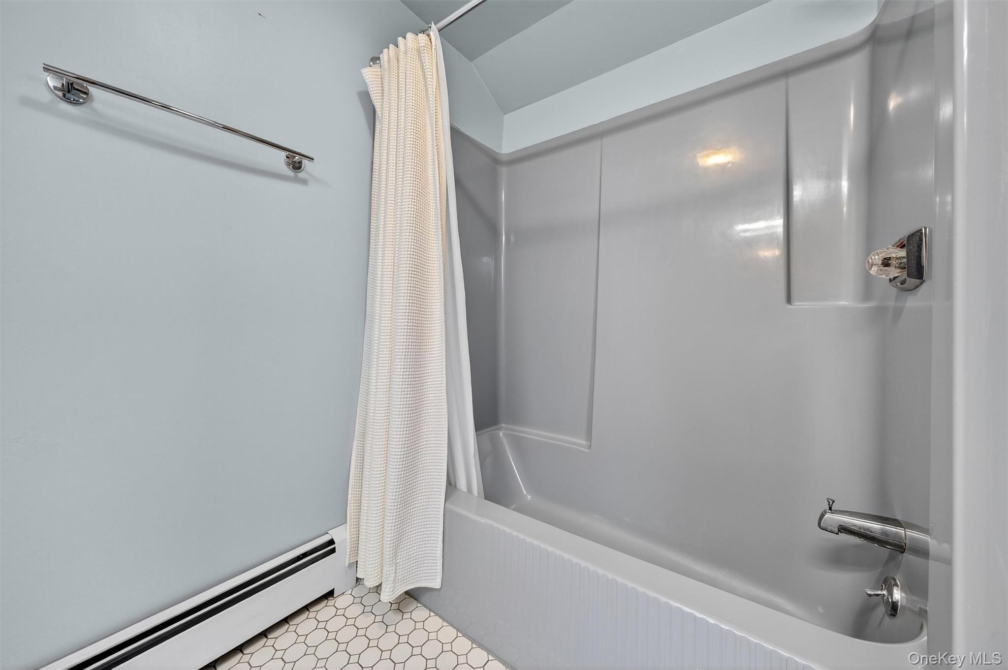 220 Oxford Road Chester, NY 10918 - Photo 39 of 50 a bathroom with a bathtub