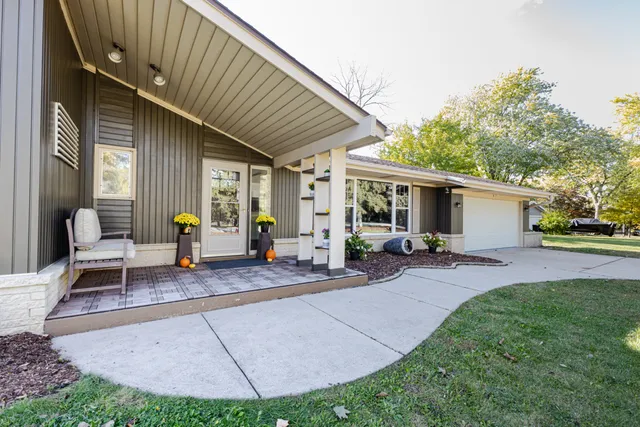 $549,900 | N28W26587 Miami Drive, Pewaukee, WI 53072