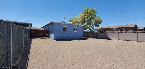 $1,300 | 470 Hunter Drive, Henderson, NV 89011