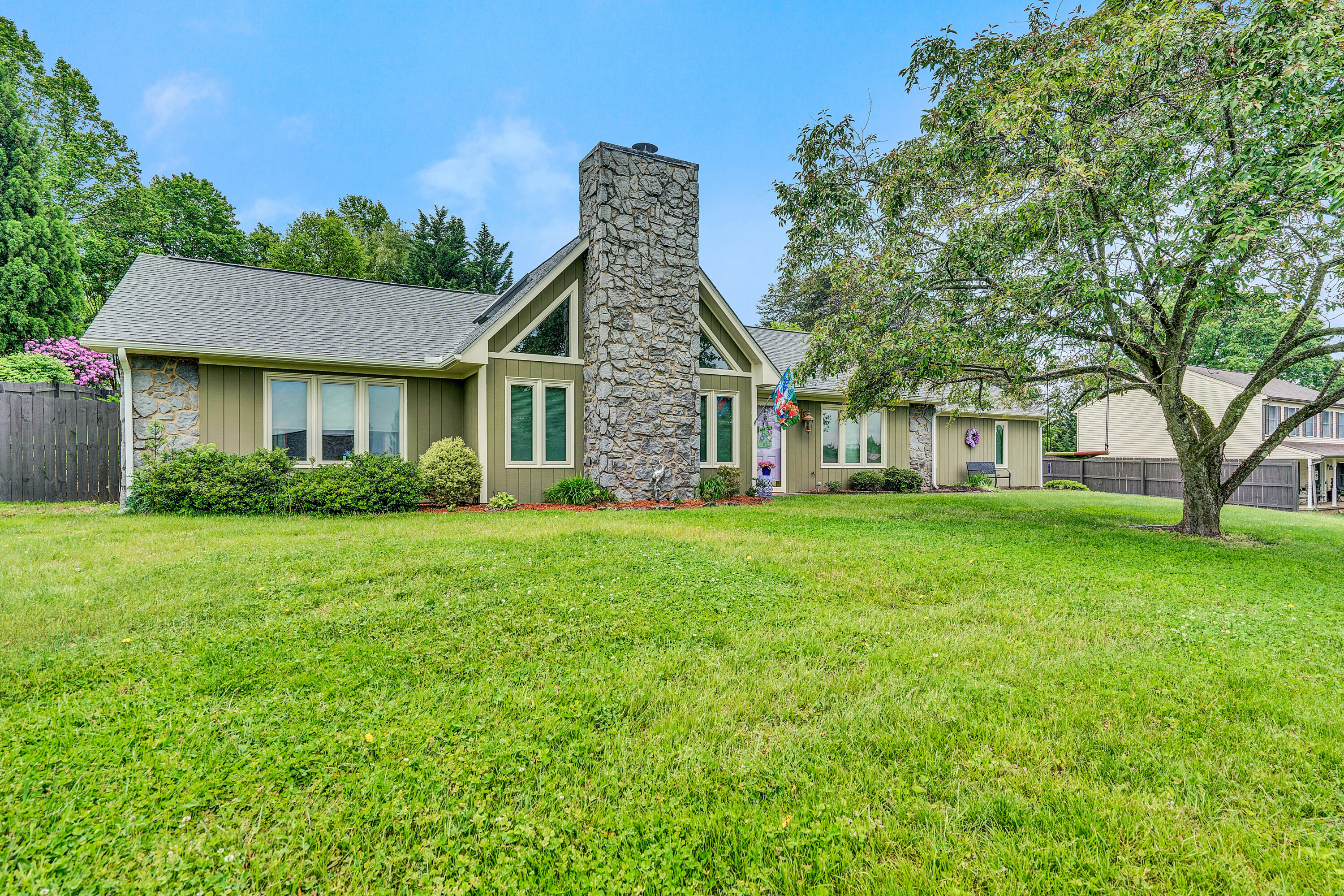 432 Stayman Road Roanoke, VA 24019 - Photo 2 of 27 02-DSC6164