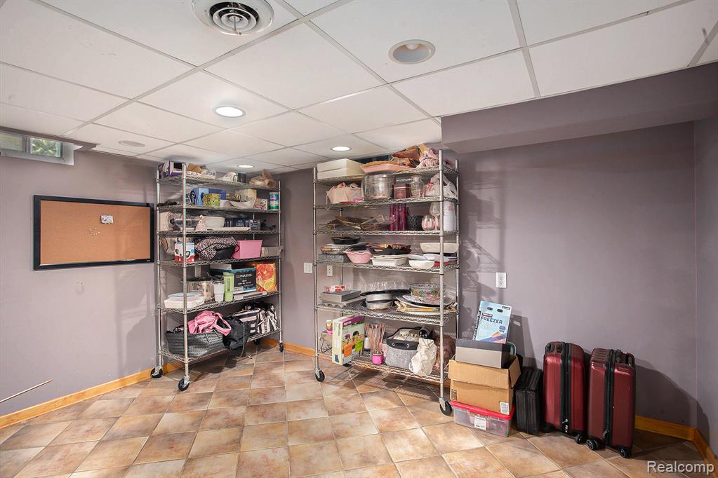 2105 Derby Road Troy, MI 48084 - Photo 21 of 35