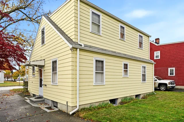 a view of a house with a yard