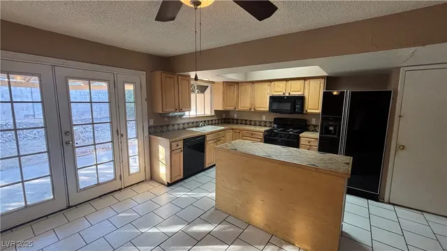 $2,194 | 5471 South Sandhill Road, Las Vegas, NV 89120