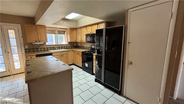 $2,194 | 5471 South Sandhill Road, Las Vegas, NV 89120
