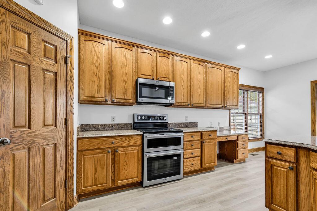 330 Longshore Road Sunbury, OH 43074 - Photo 14 of 73 42" Hardwood cabinets, pantry, desk, large, sitting, Island with sink and all new Maytag appliances