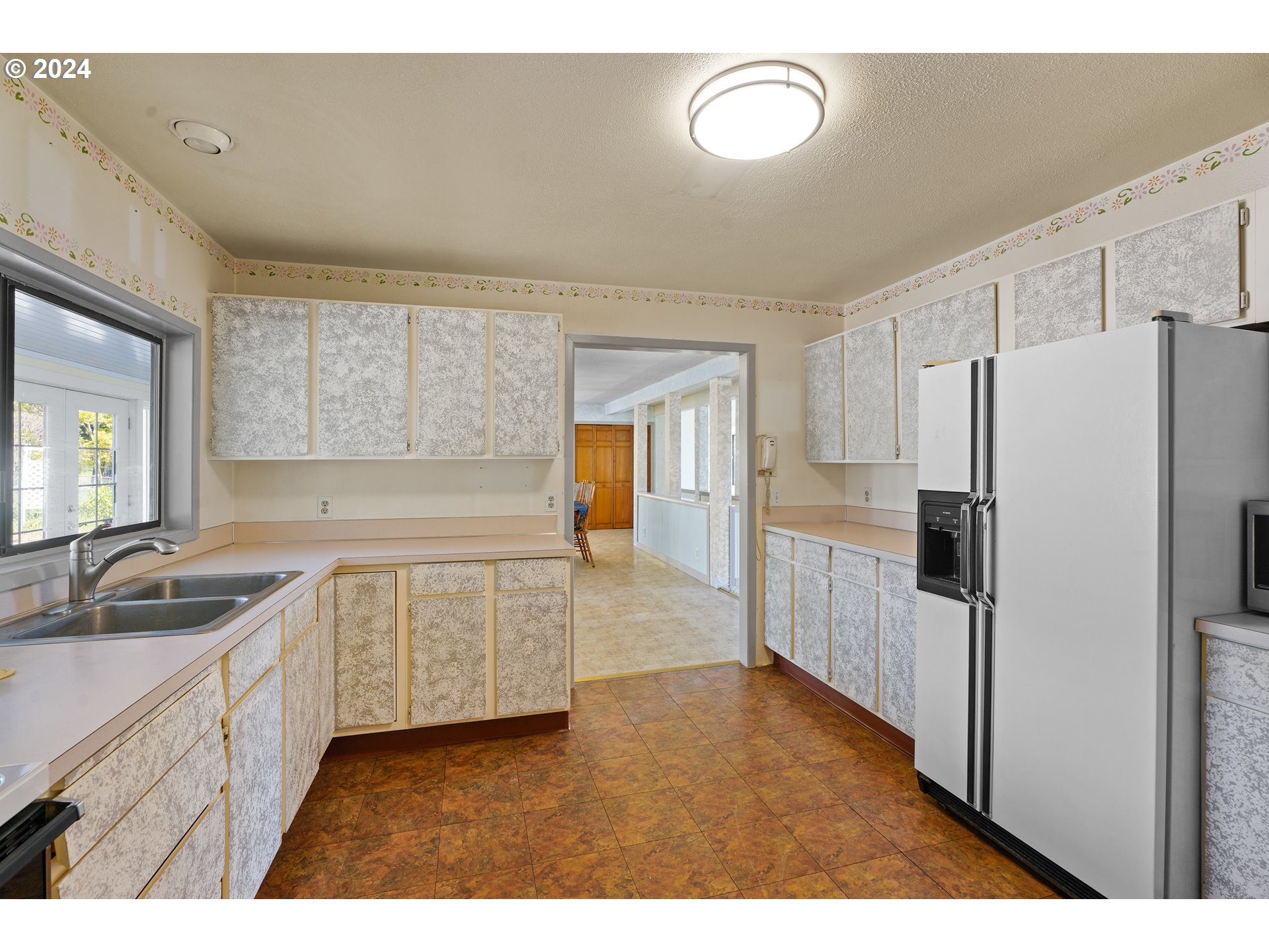 18787 Southeast Sunnyside Road Damascus, OR 97089 - Photo 12 of 36 a kitchen with a refrigerator and a sink