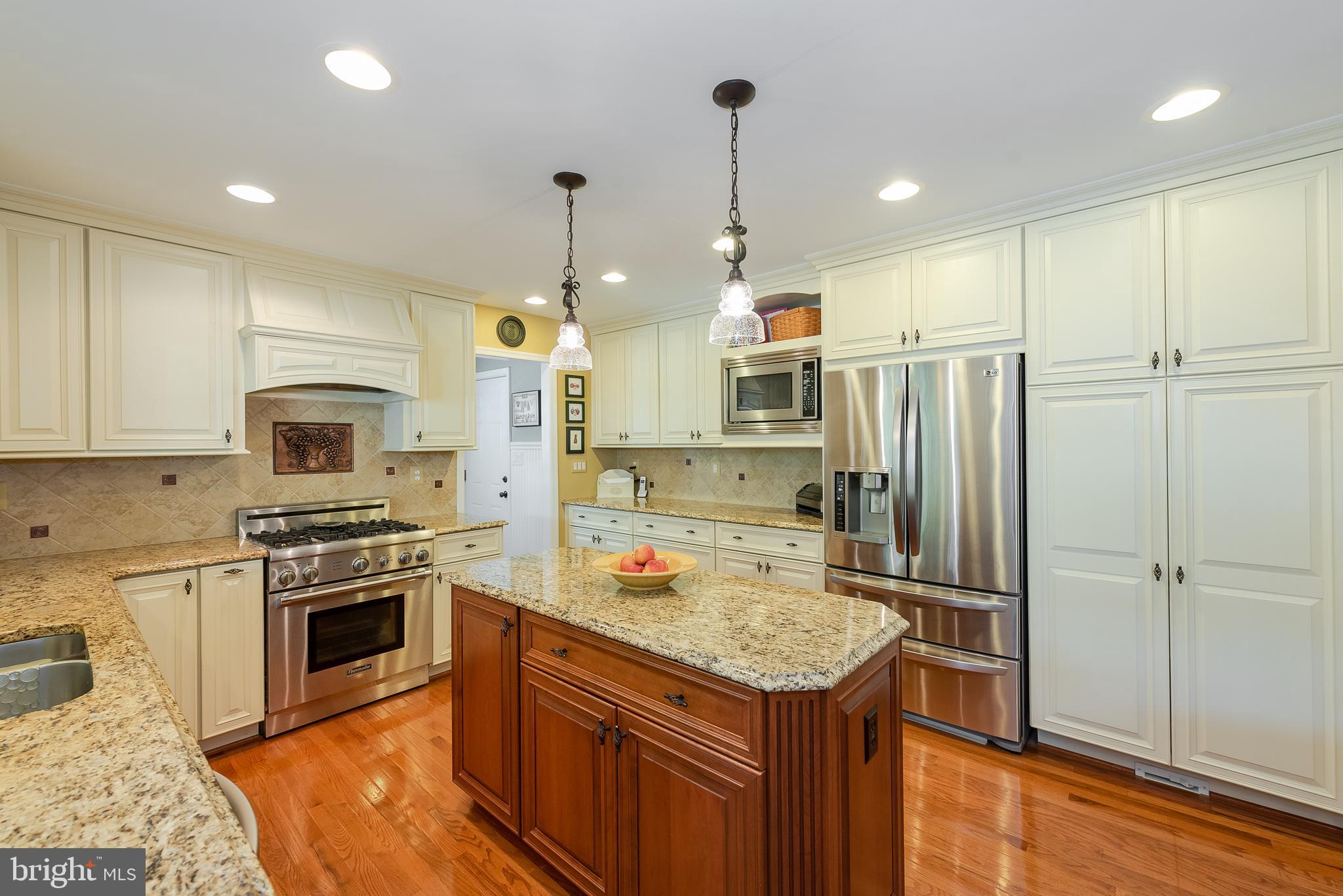 10240 Wetherburn Road Ellicott City, MD 21042 - Photo 18 of 52 Kitchen
