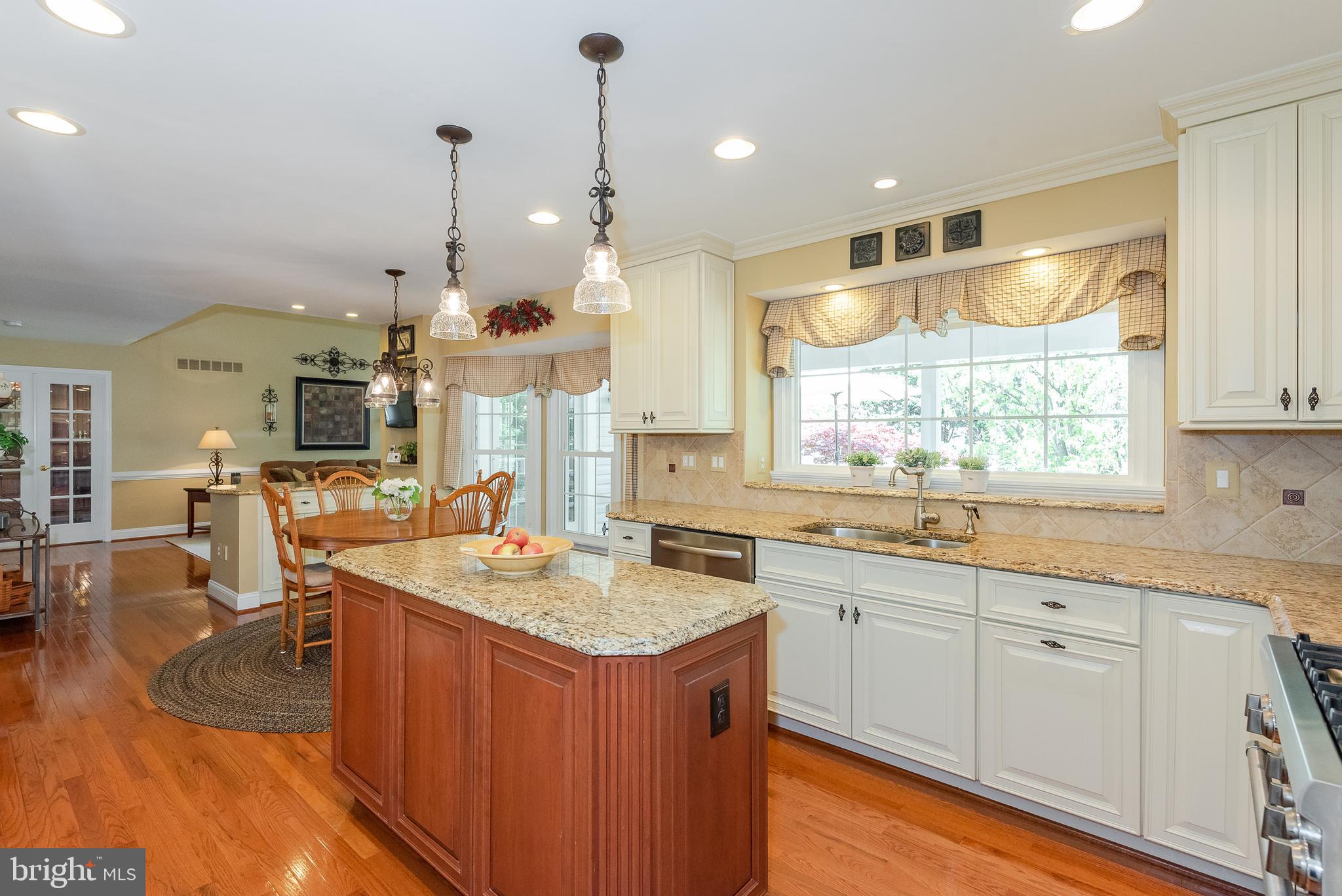 10240 Wetherburn Road Ellicott City, MD 21042 - Photo 20 of 52 Kitchen