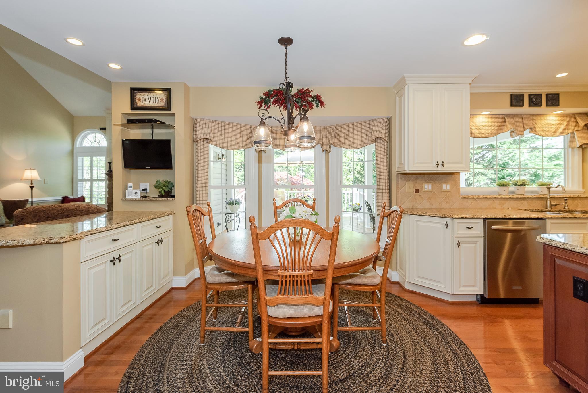 10240 Wetherburn Road Ellicott City, MD 21042 - Photo 22 of 52 Eat-in Kitchen