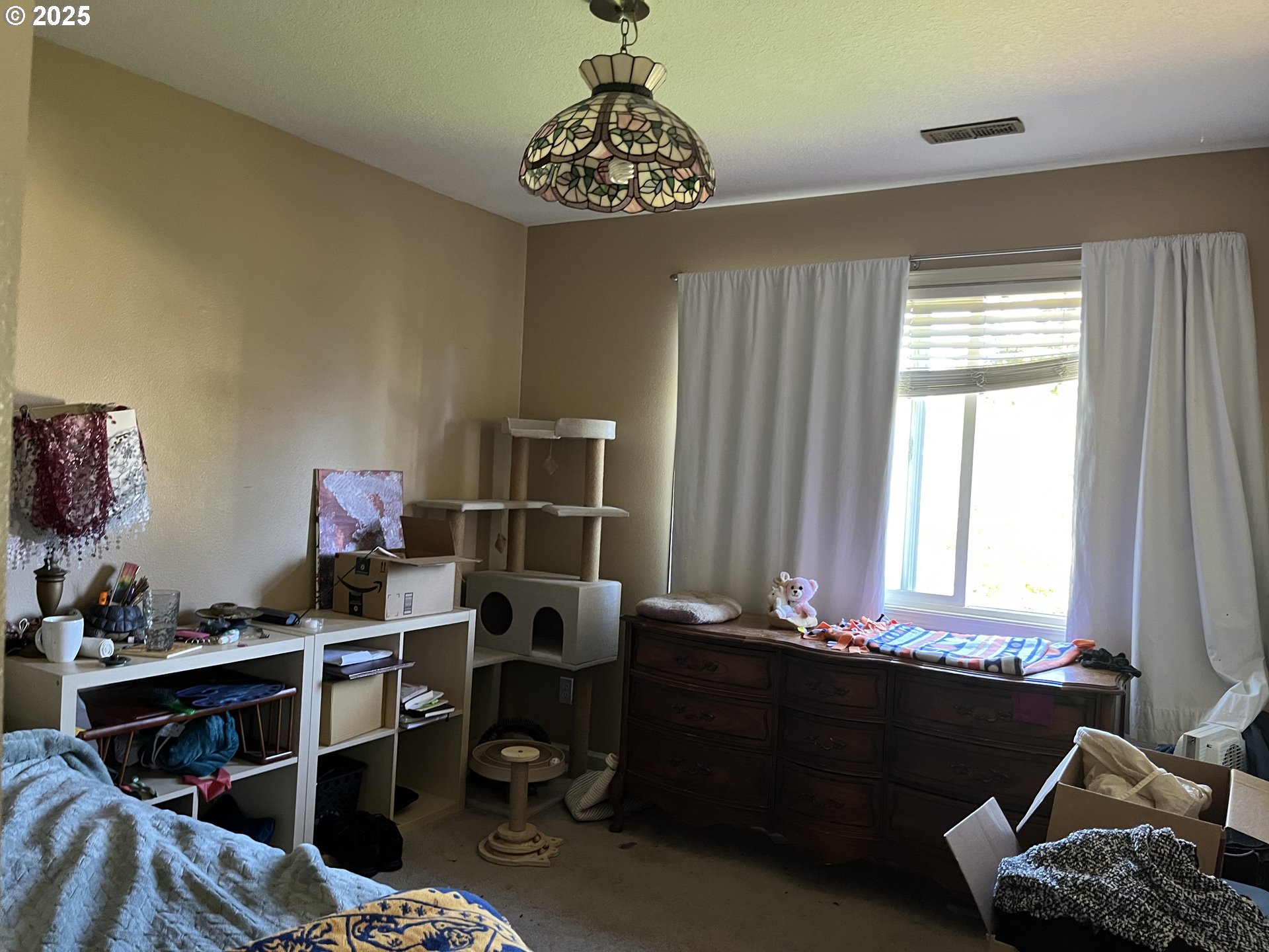 2525 Sunset Avenue West Linn, OR 97068 - Photo 18 of 22 a room with furniture and window