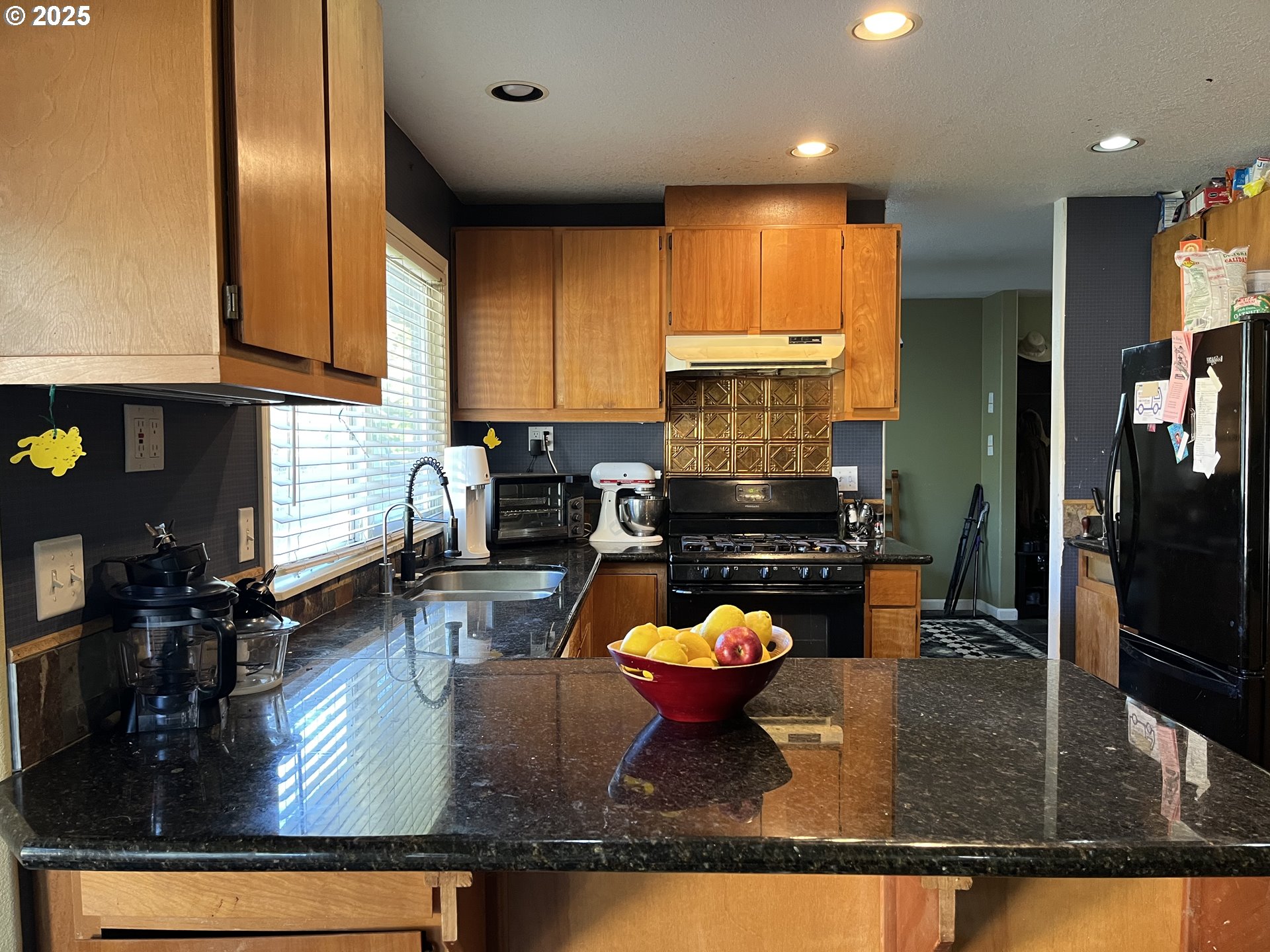 2525 Sunset Avenue West Linn, OR 97068 - Photo 10 of 22 a kitchen with a refrigerator a stove and a sink