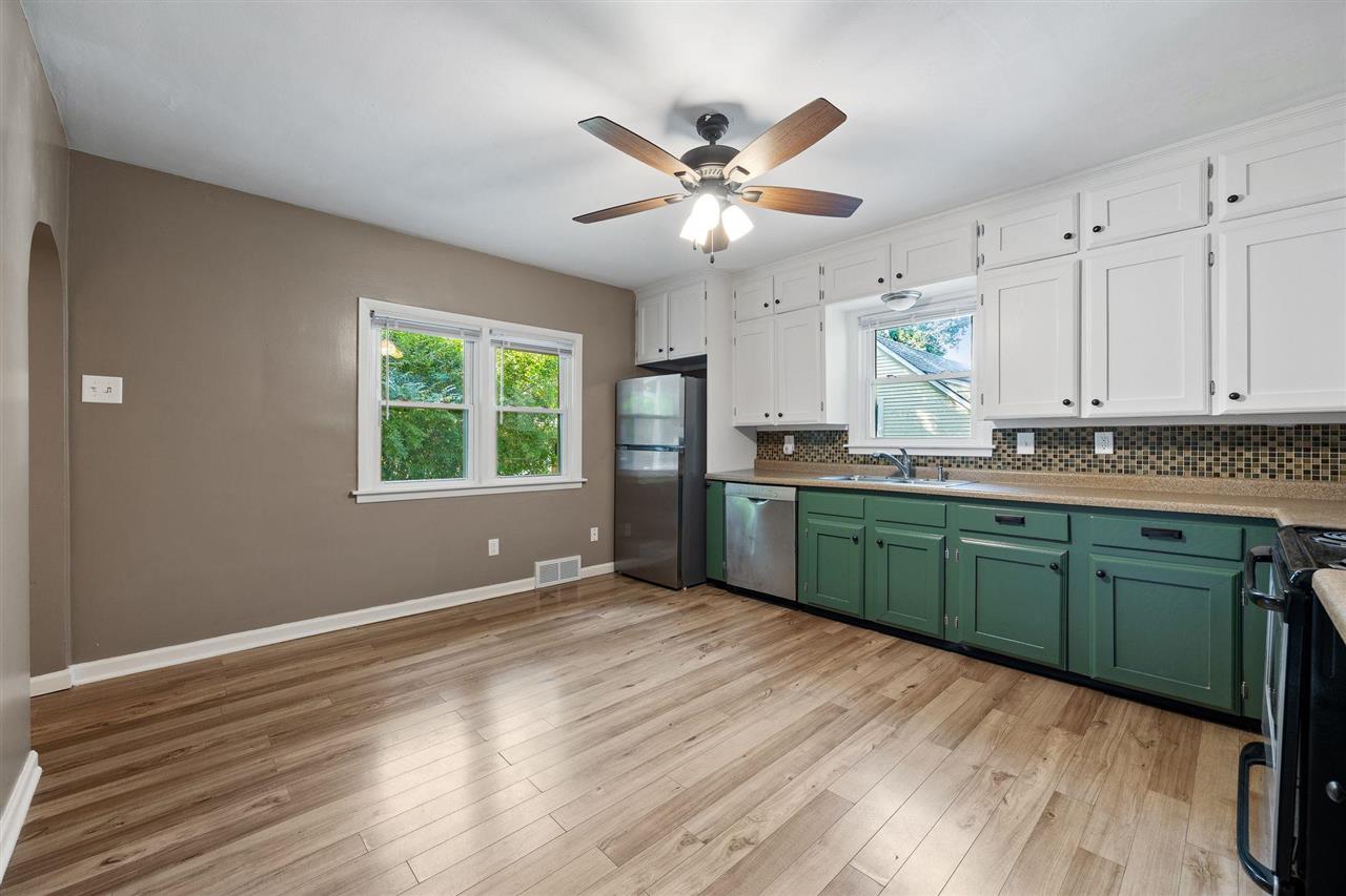 1607 Ridge Street Iowa City, IA 52240 - Photo 9 of 34 Main Level