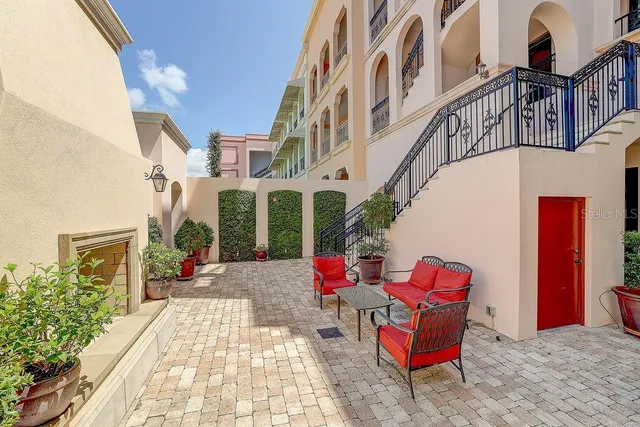 $645,000 | 525 North Orange Avenue, Unit 202, Sarasota, FL 34236