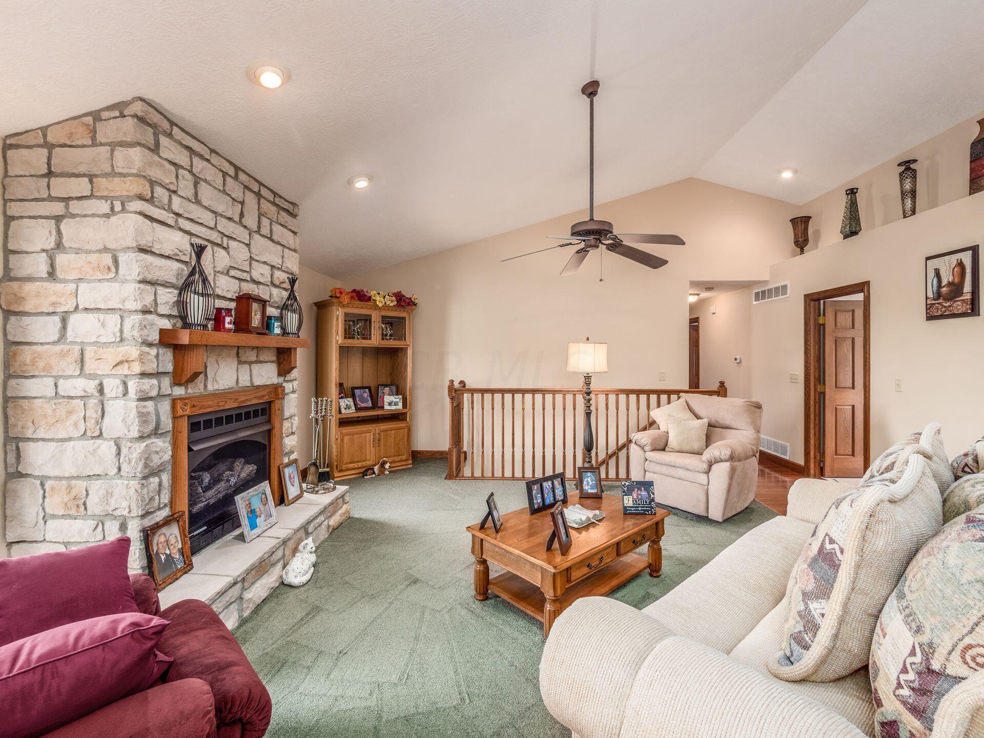 12540 Walker Road Ashville, OH 43103 - Photo 15 of 64 great room