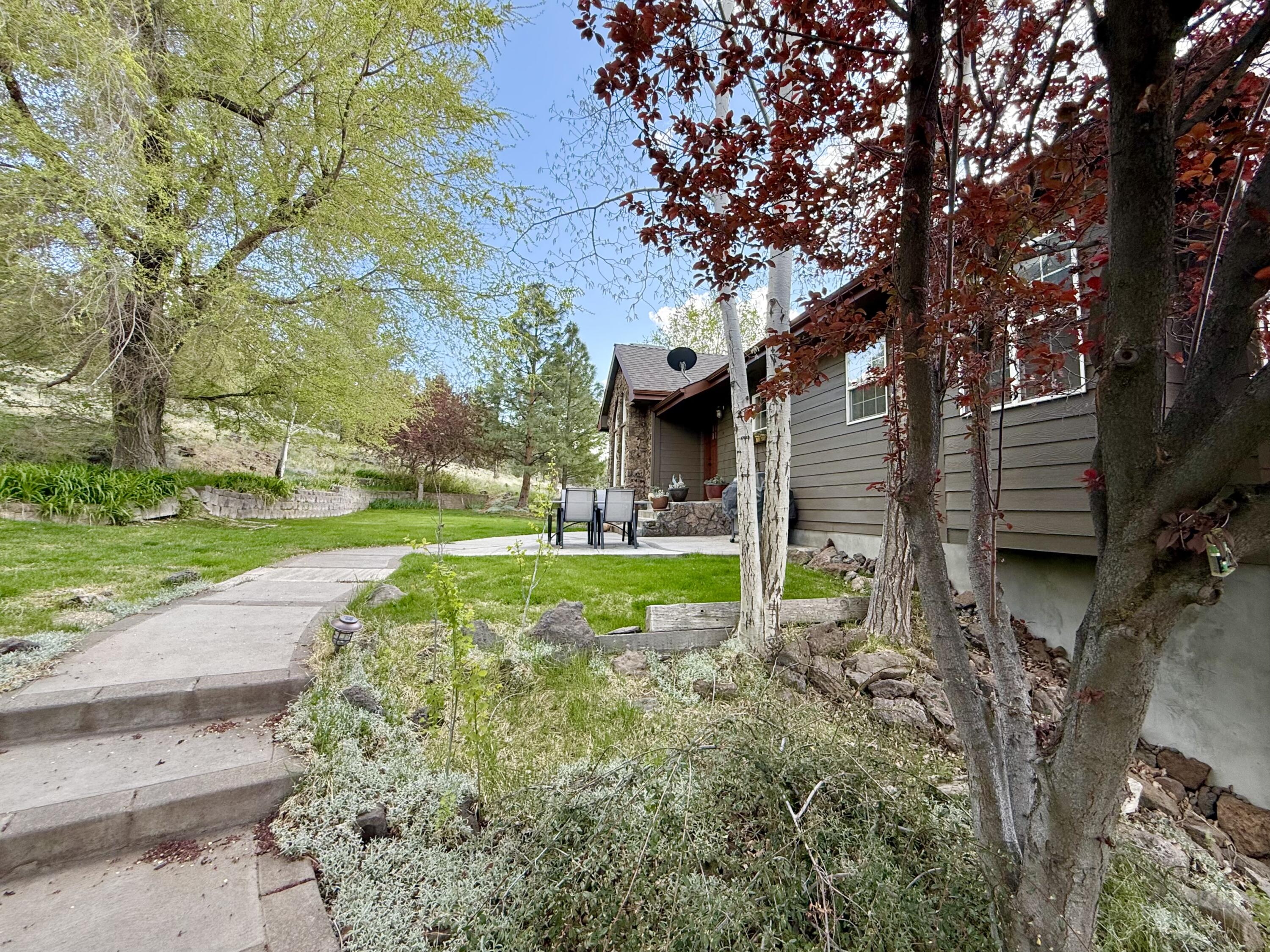 13351 Crystal Springs Road Klamath Falls, OR 97603 - Photo 5 of 51 a view of a house with a yard