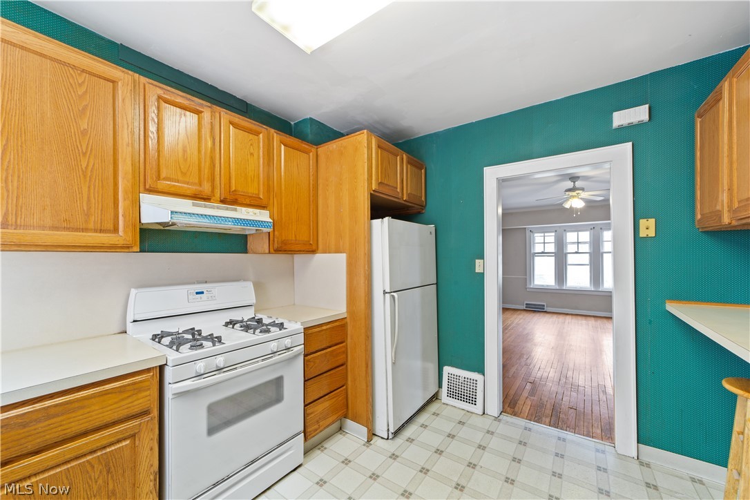 3076 Yorkshire Road Cleveland, OH 44118 - Photo 11 of 47 Kitchen featuring light hardwood / wood-style floors, ceiling fan, and white appliances