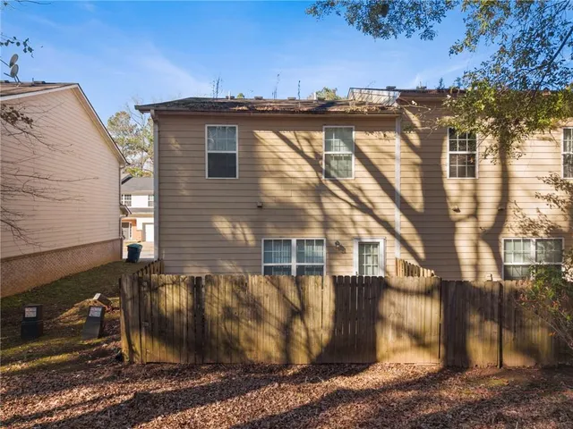 a view of a house with a backyard