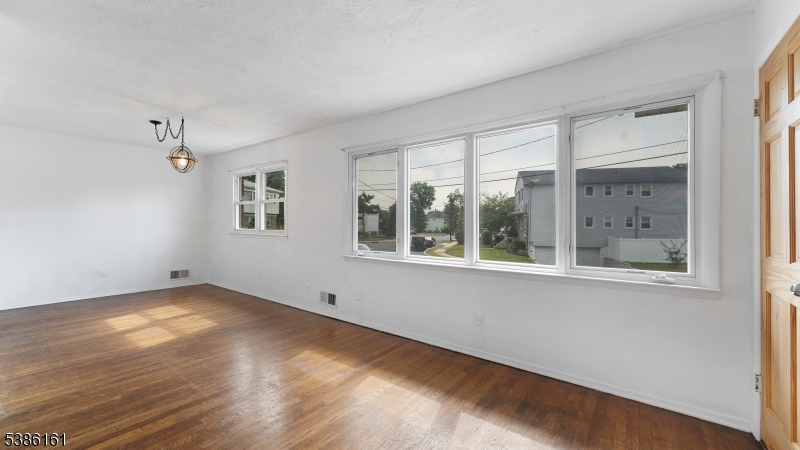 341 Trotting Road Union, NJ 07083 - Photo 5 of 17