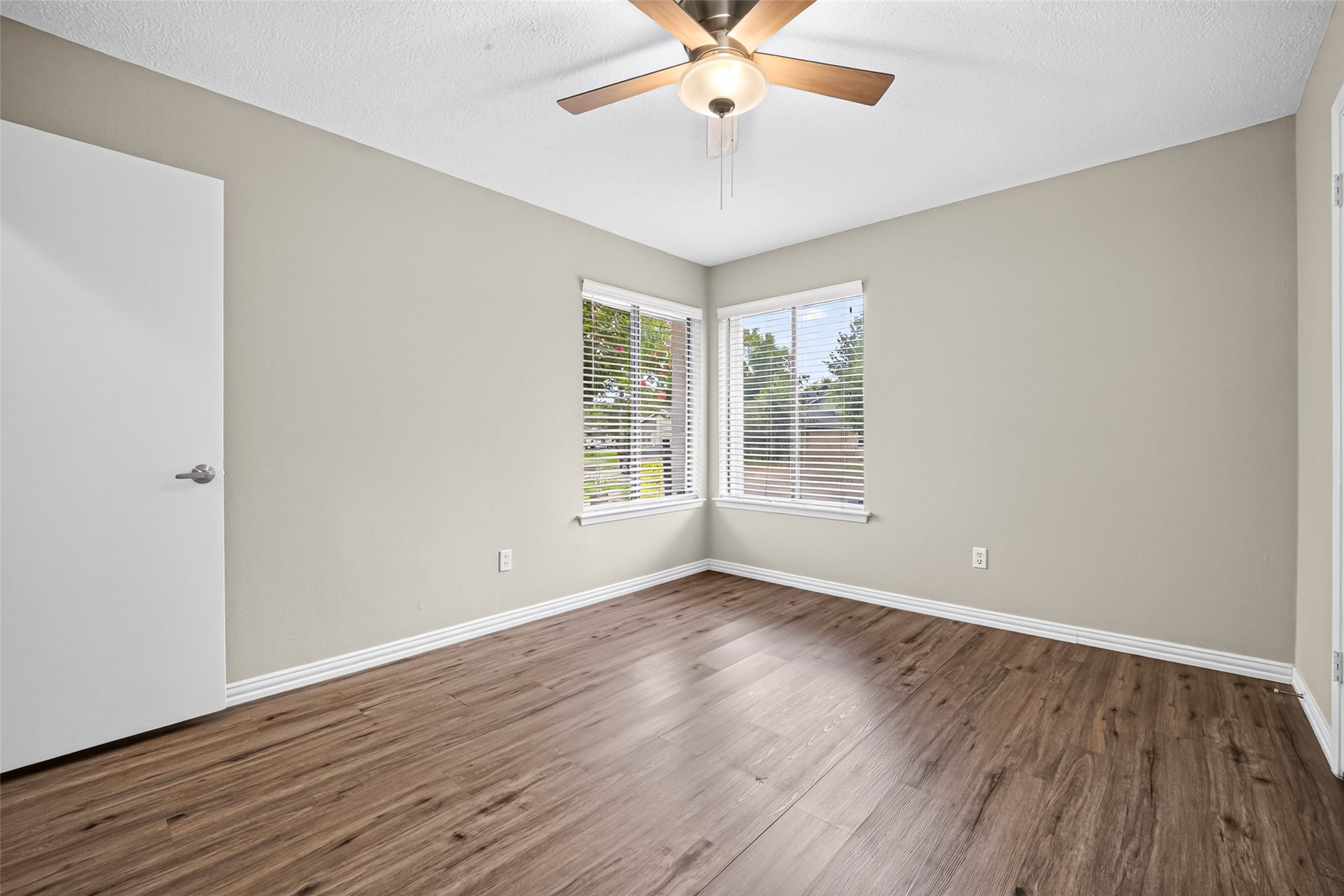 6122 Sanford Road Houston, TX 77096 - Photo 37 of 49