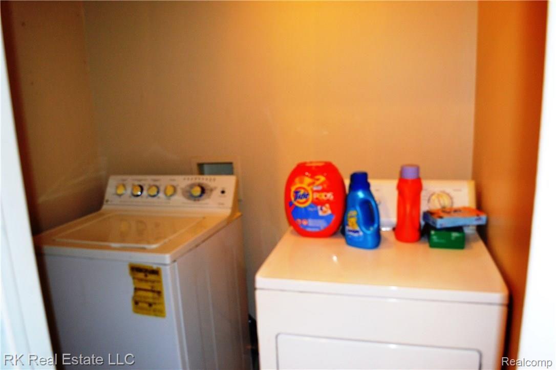 317 Shadywood Road Rochester, MI 48307 - Photo 9 of 15 10.jpg