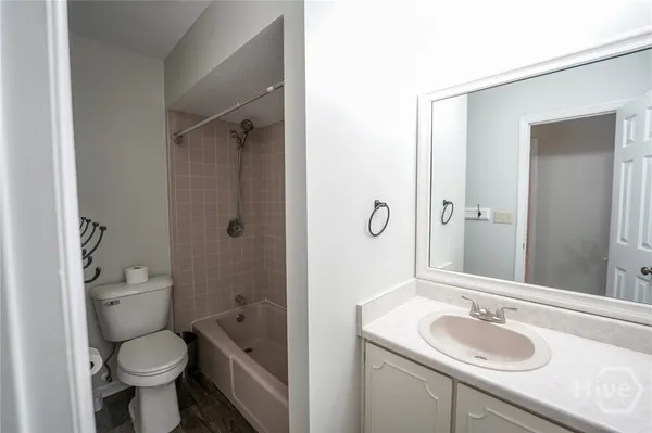 $2,000 | 803 Kings Road, Hinesville, GA 31313