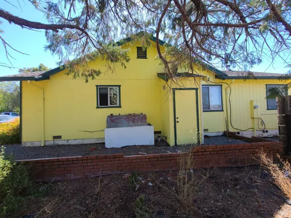 a view of a back yard of the house