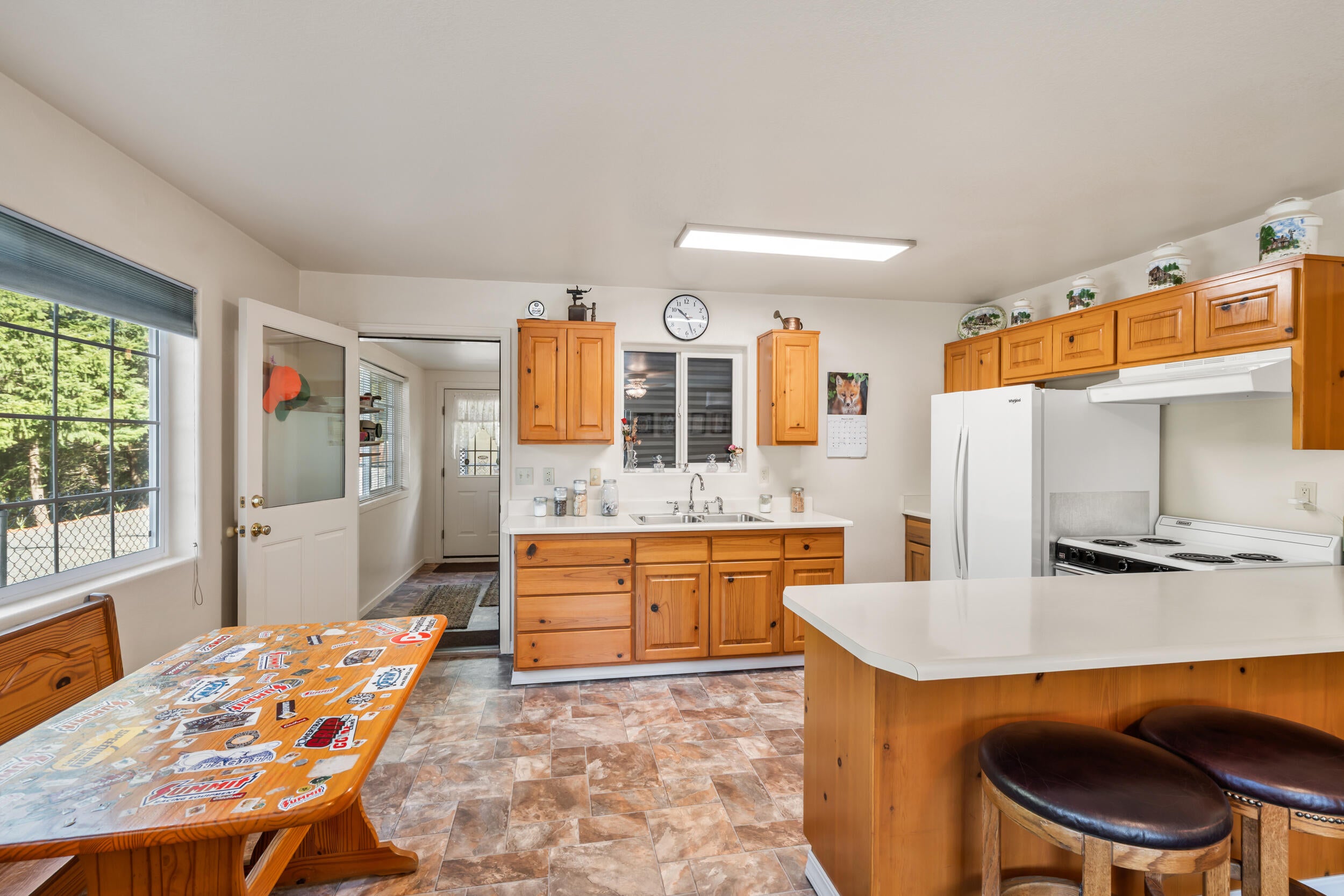 4892 North River Road Gold Hill, OR 97525 - Photo 12 of 35 5 Kitchen and Dining and Eating Bar