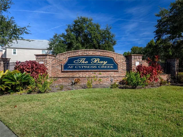 a sign that is sitting in the grass next to a road