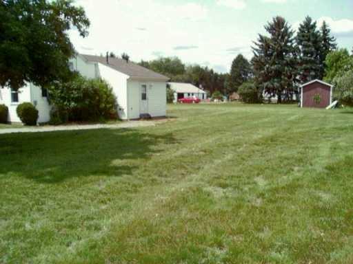 2635 Elgro Road Gibsonia, PA 15044 - Photo 4 of 8 Yard/Garden.