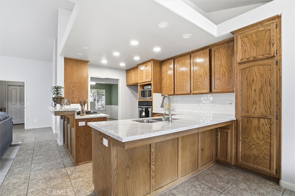 1494 Ivory Drive Santa Maria, CA 93455 - Photo 11 of 42 Kitchen