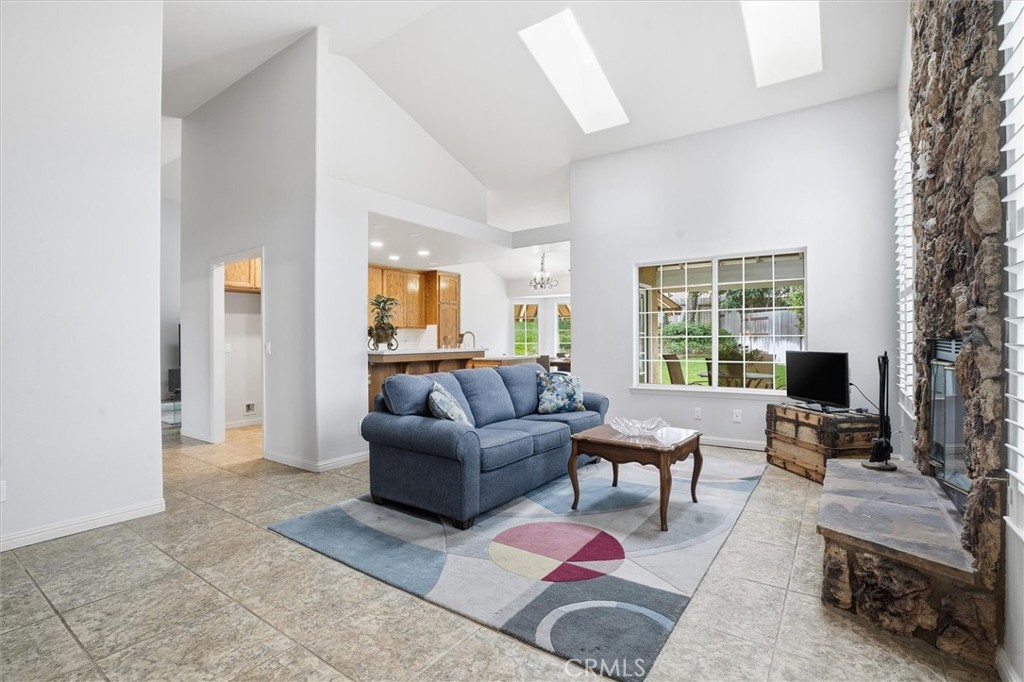 1494 Ivory Drive Santa Maria, CA 93455 - Photo 15 of 42 Family room