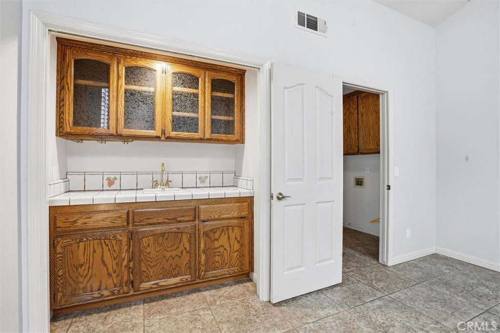 1494 Ivory Drive Santa Maria, CA 93455 - Photo 16 of 42 Bar area