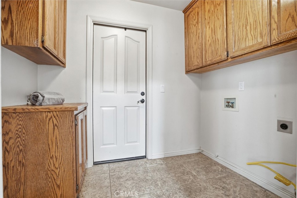 1494 Ivory Drive Santa Maria, CA 93455 - Photo 17 of 42 Laundry room